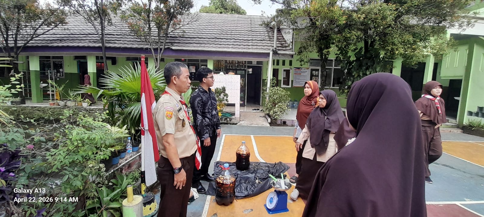 Semangat Adiwiyata: Siswa SDIT Mawaddah Belajar Olah Sampah Jadi Pupuk dan Teknik Menanam
